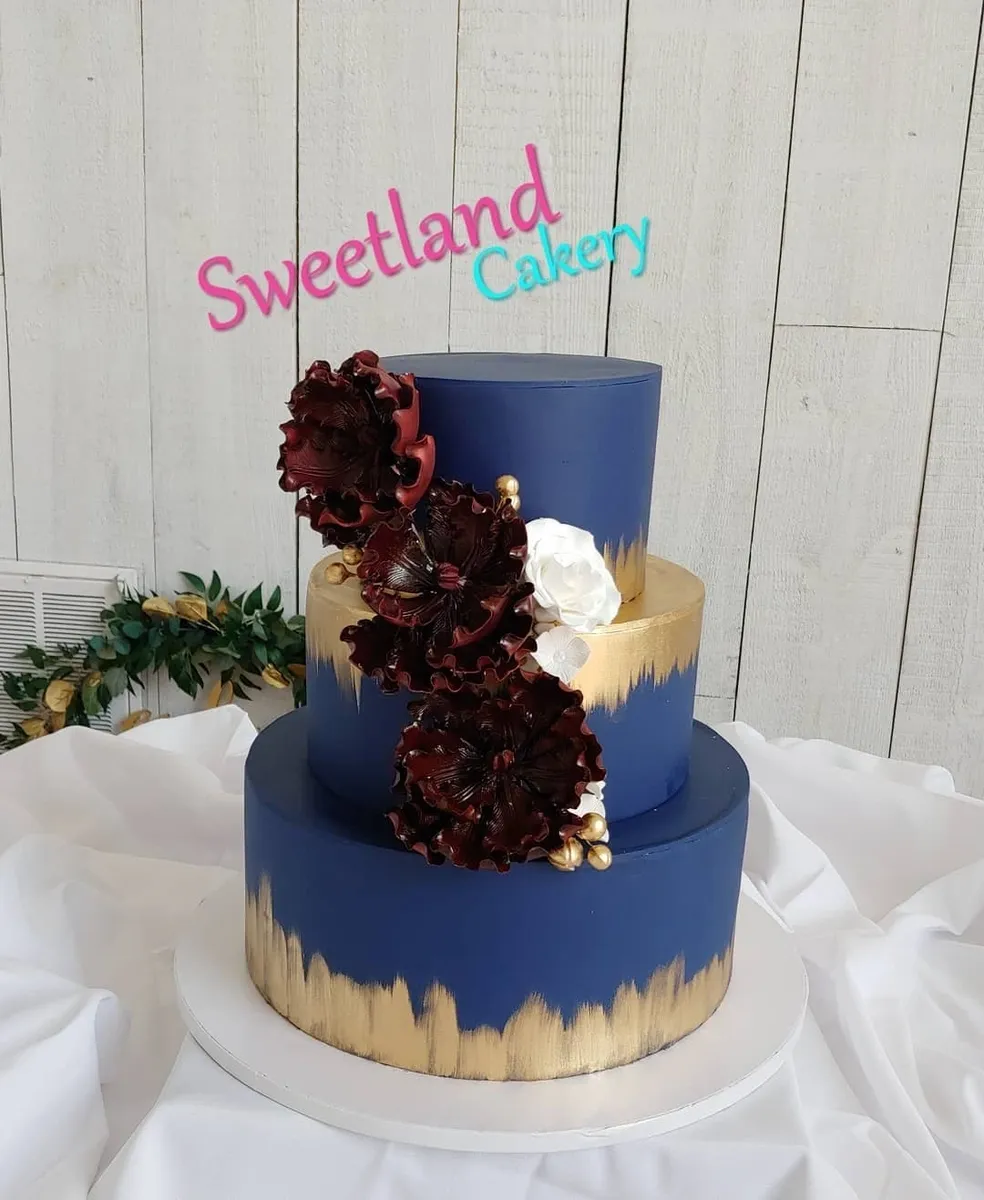 Elegant cake with dark floral accents