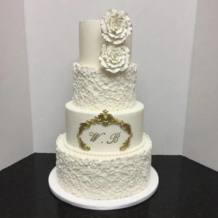 Elegant white wedding cake with roses